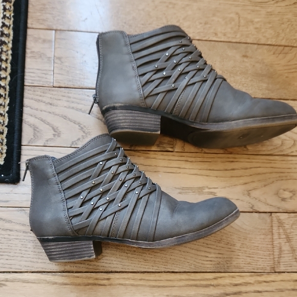 SO Charcoal Ankle Booties with Studded Straps - Picture 2 of 8